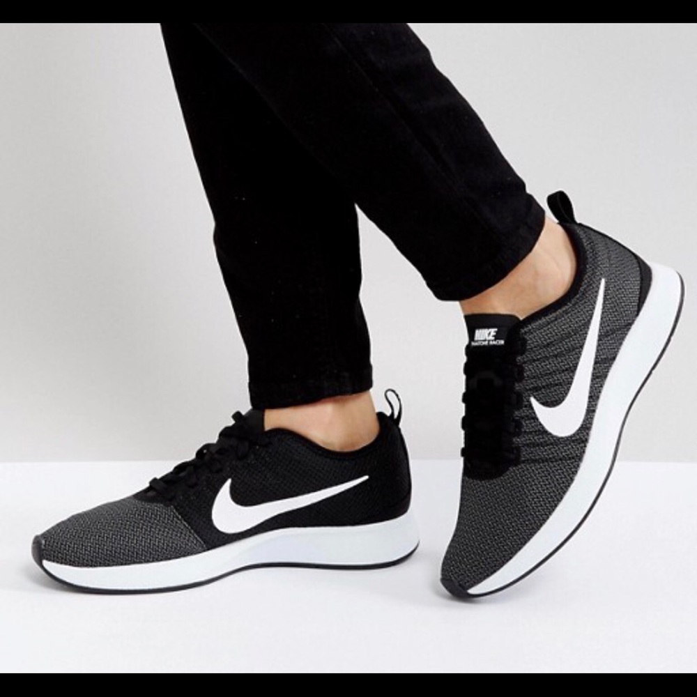 NIKE RUNNING SHOES